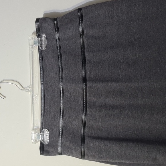 Calvin Klein Skirt🔴 - Picture 2 of 8